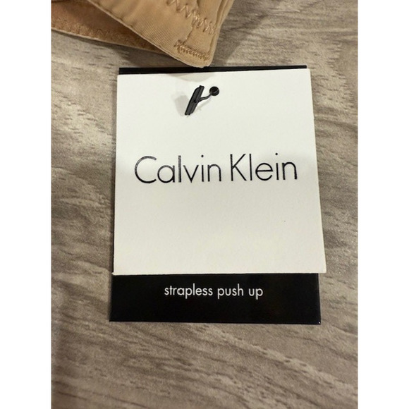 NWT Calvin Klein "Naked Glamour" F3493 Strapless T-Shirt Push-Up Bra, Beige-34B - Picture 4 of 8
